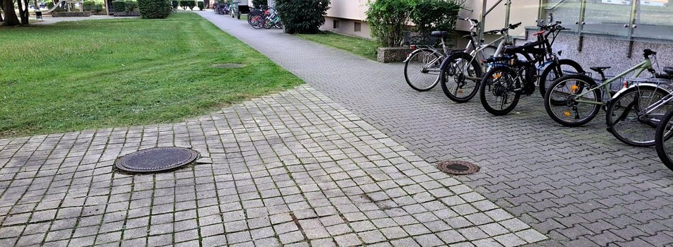 Wir halten Wege, Zufahrten und Fahrradstellplätze der Außenanlagen sauber und sicher begehbar.